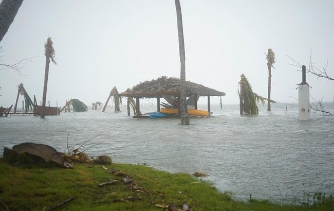 Разрушительная сила – ураган Дориан затопил аэропорт Багам (ФОТО, ВИДЕО)