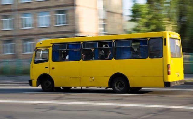 “Актер без оскара”: в запорожской маршрутке парень своим странным поведением смешил пассажиров