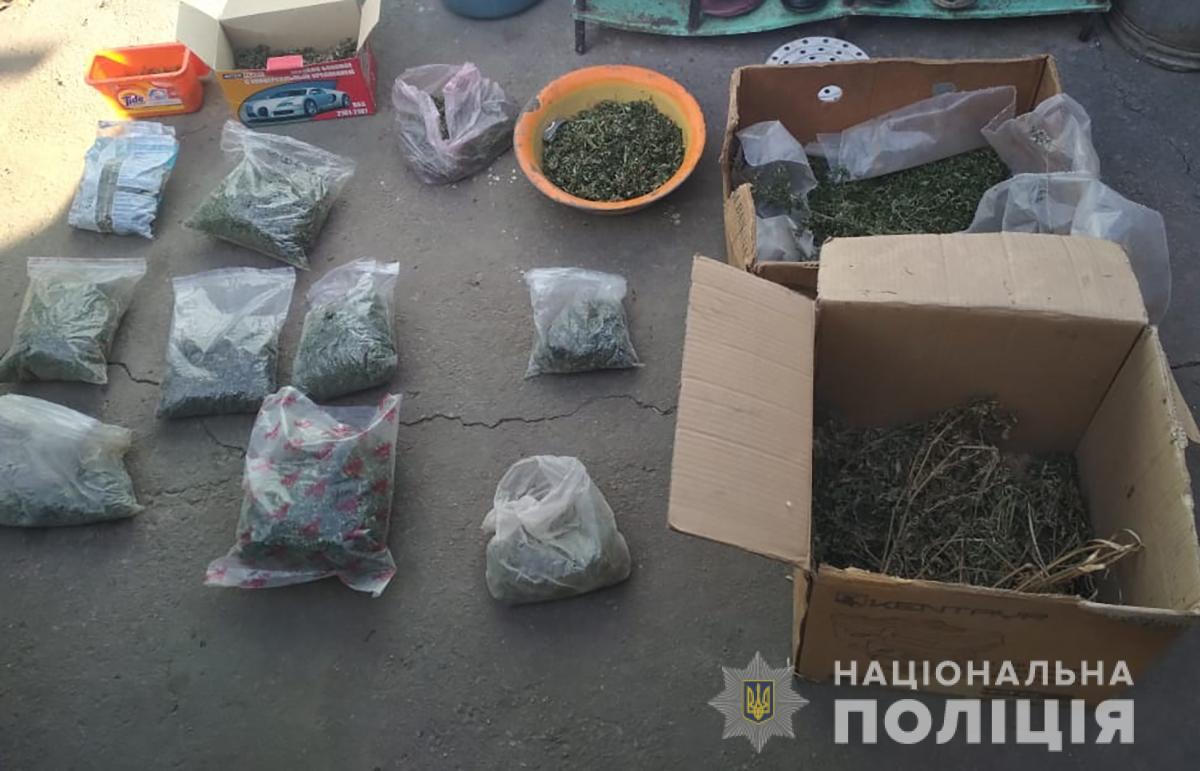 В Запорожской области у мужчины нашли около 2 кг марихуаны (ФОТО)
