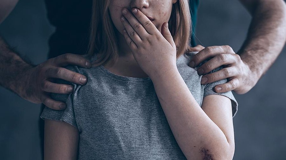Запорожца, который совершал развратные действия в отношении своей дочери, посадили