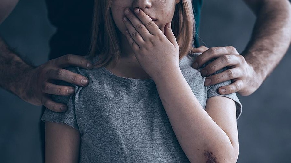 В детском лагере Бердянска 18-летний парень развращал 10-летнюю девочку