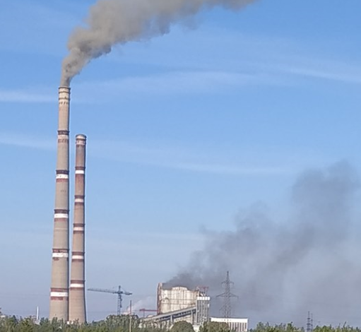 Жители Запорожской области наблюдали за выбросом плотного дыма из ТЭС (ФОТО)