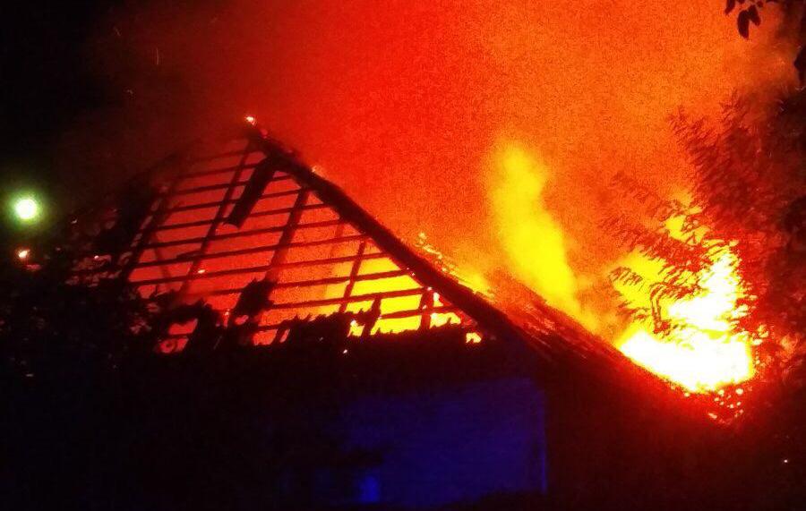 Пожар в Запорожье: дом сгорел ещё до приезда спасателей (ВИДЕО, ФОТО)