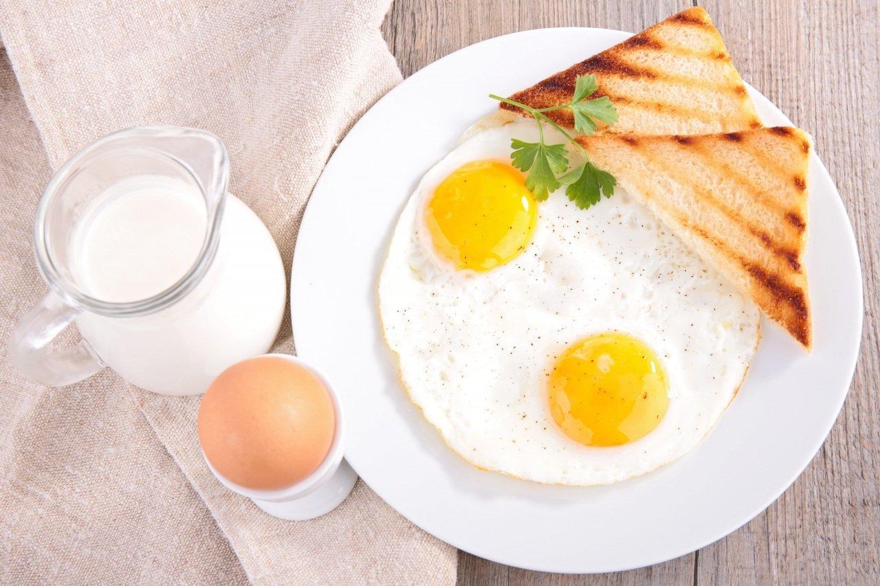 Медики рассказали, кому нельзя есть яйца на завтрак