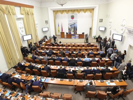 На сессии Запорожского горсовета рассматривают вопрос об увольнении заммэра и главврача 5-й больницы