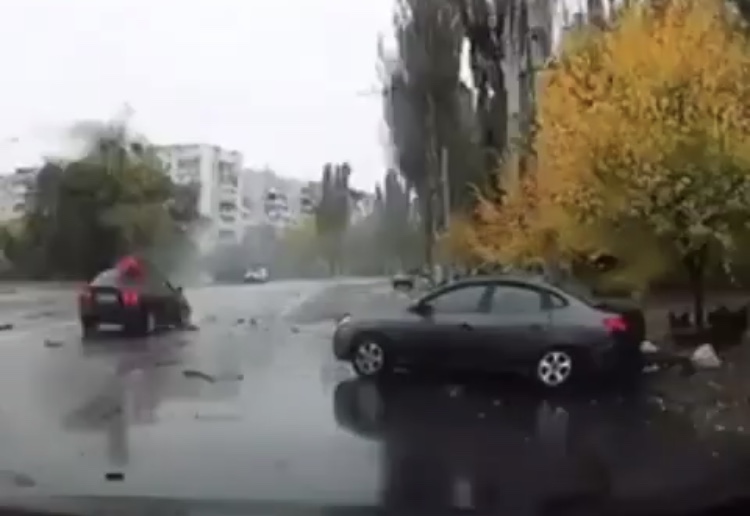 Автомобиль занесло несколько раз: появилось видео момента трагической аварии с подростками в Запорожье