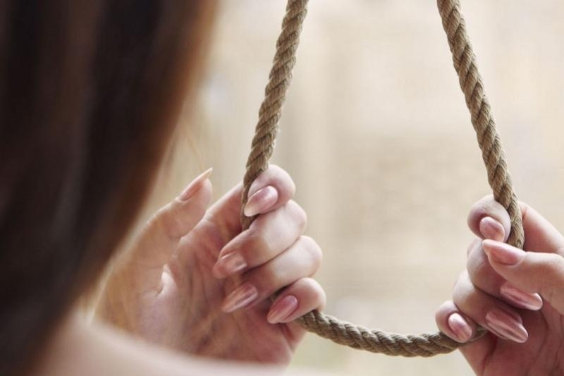 “Оставила сиротой 11-летнего сына”: в Запорожской области женщина покончила с собой из-за шантажа и угроз