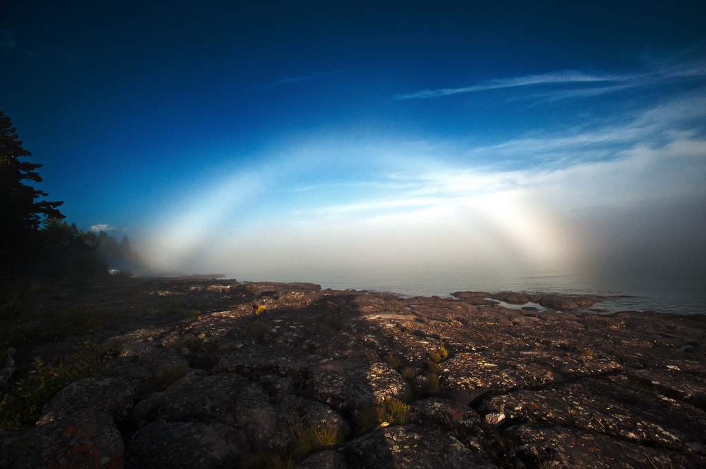 На запорожском курорте засняли редкую белую туманную радугу (ФОТО)