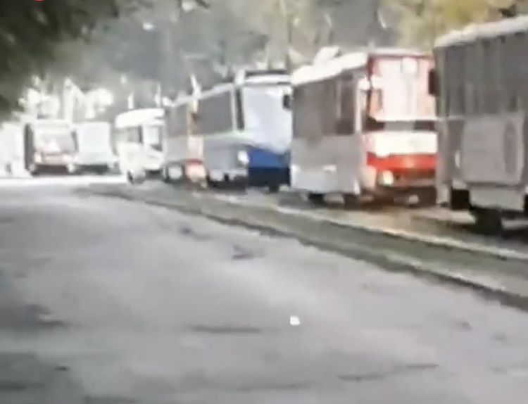 Утром в одном из районов Запорожья движение трамваев было парализовано (ВИДЕО)