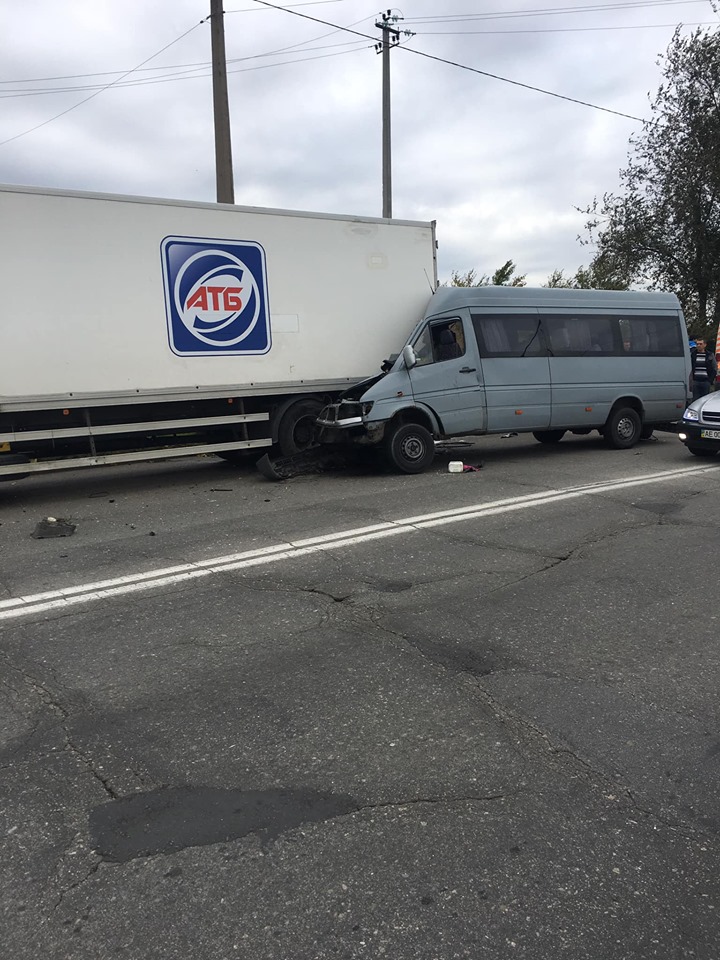 В Запорожье полиция разыскивает водителя, который с переломами рук сбежал после смертельного ДТП