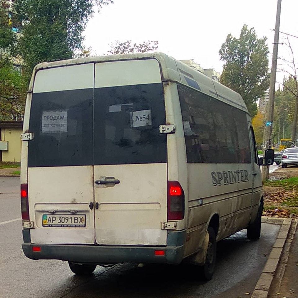 В Запорожье водитель выгнал из маршрутки беременную с двумя детьми