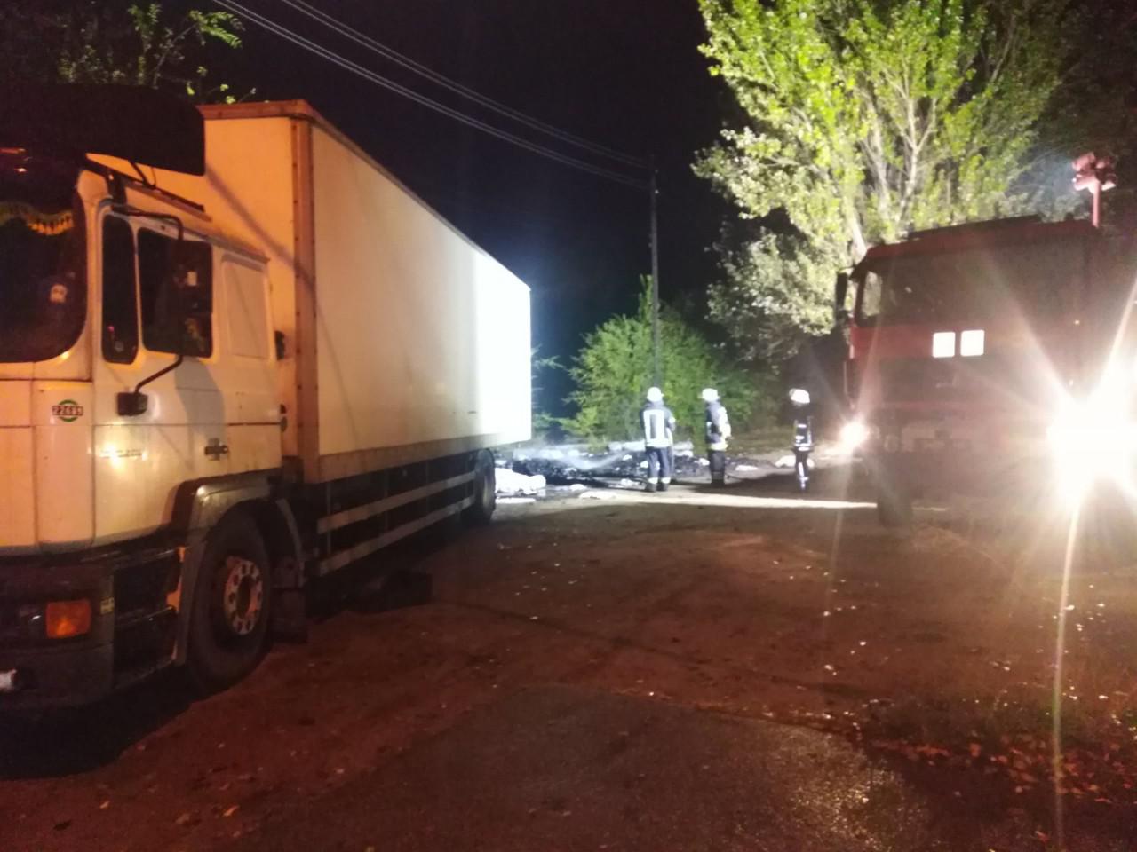 В Запорожье ночью загорелся грузовик: подробности (ФОТО)