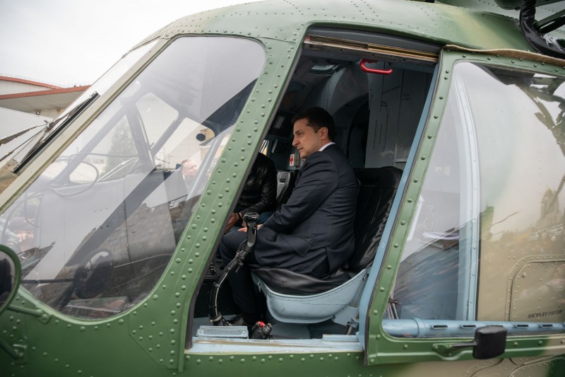 Президент ознакомился с новинками военной техники, произведенной на запорожских предприятиях (ФОТО)