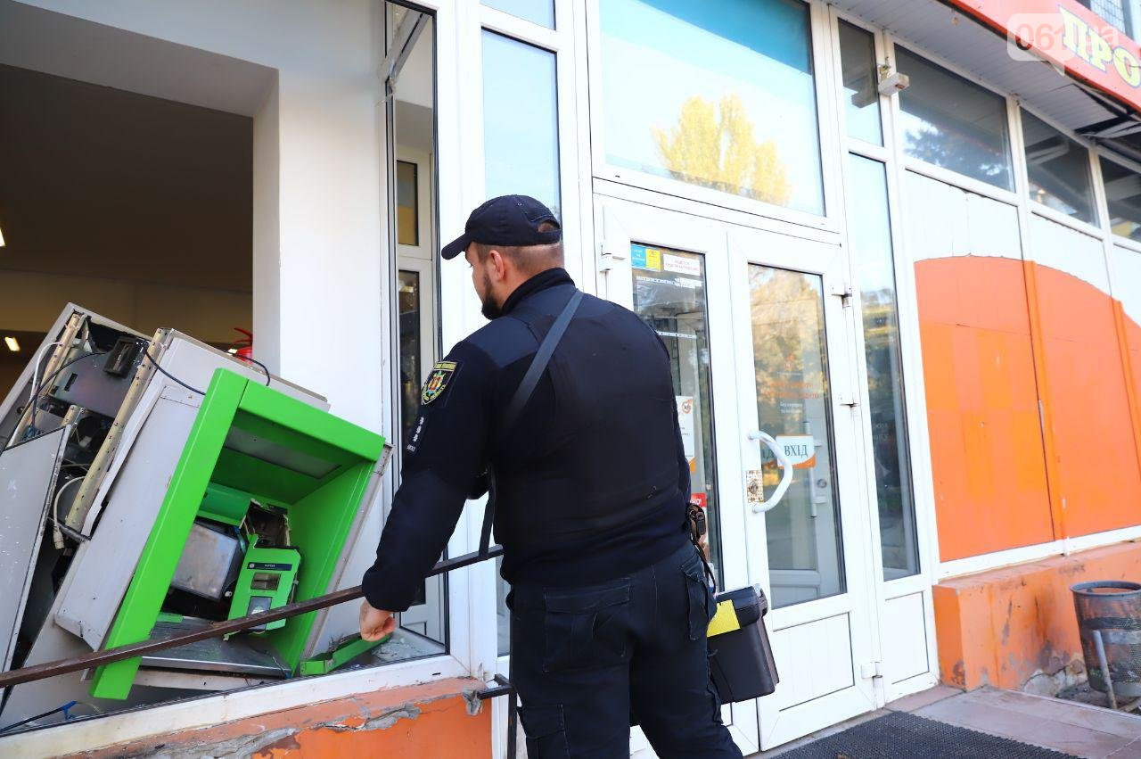 Задержана банда причастна к подрыву банкомата в Запорожье: среди них патрульный полицейский (ФОТО)