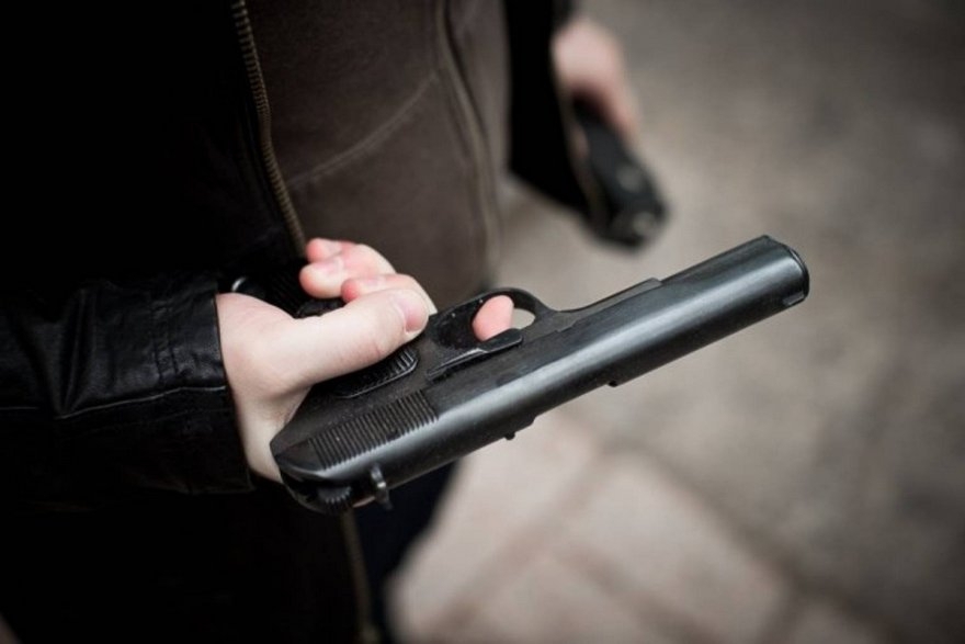 В Запорожье полиция задержала вооруженную женщину (ФОТО)