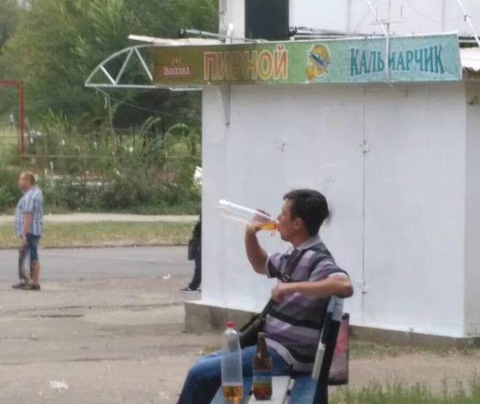 В Запорожье в пивном киоске, который недавно подожгли, продали алкоголь подростку: продавец заплатит штраф