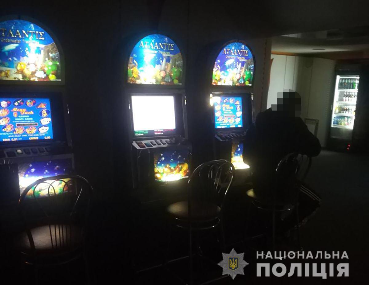 В Запоріжжі поліція “накрила” гральний заклад (ФОТО)