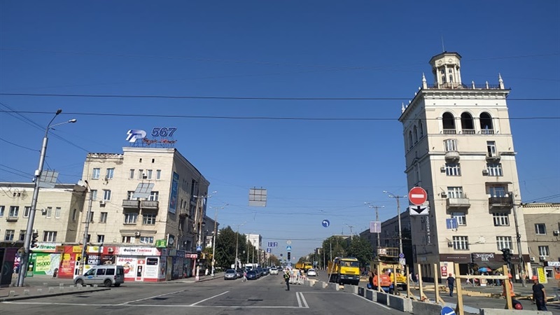 Стало известно, когда в Запорожье будет восстановлено движение транспорта на перекрестке двух проспектов