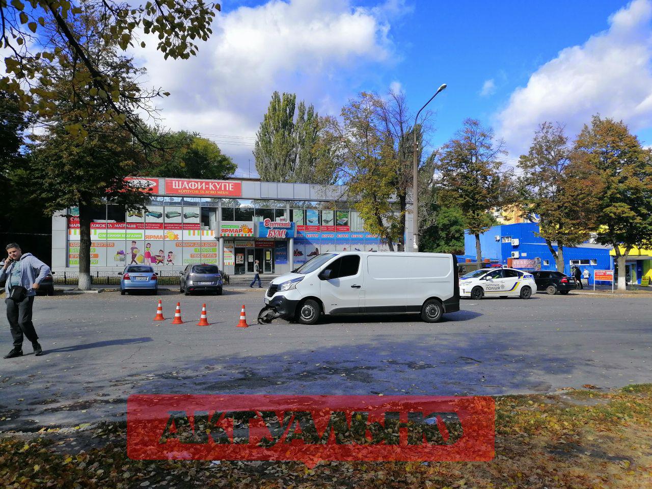 Очередное ДТП в Запорожье на Космосе: “Таврия” врезалась в “Рено” (ФОТО)