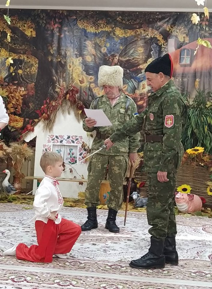 В Запорожской области детей посвятили в казачата (ФОТО)