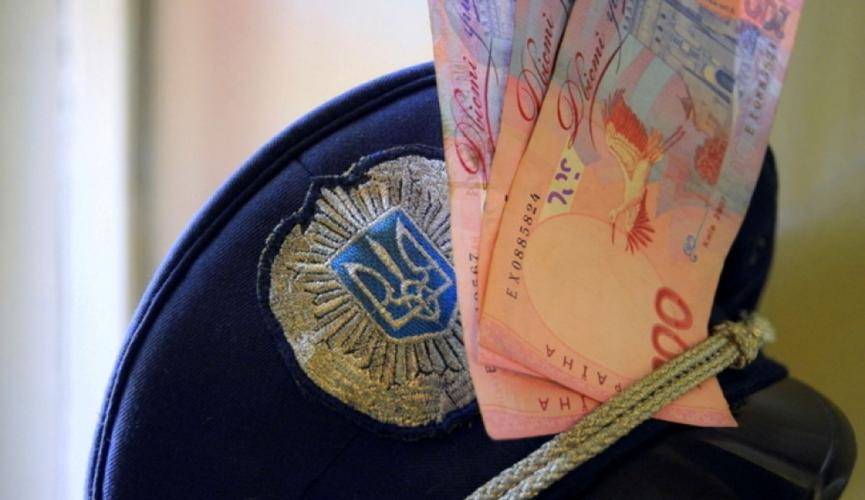 В Запорожье мужчина предлагал патрульным взятку в размере 1300 гривен: его задержали