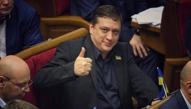 В Слуге народа требуют от Иванисова сдать мандат