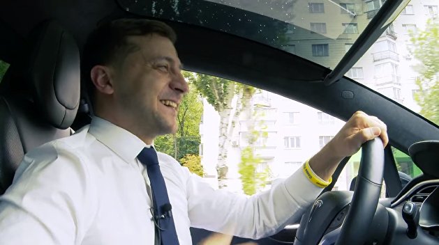 Зеленский записал новое видео в Tesla (ВИДЕО)