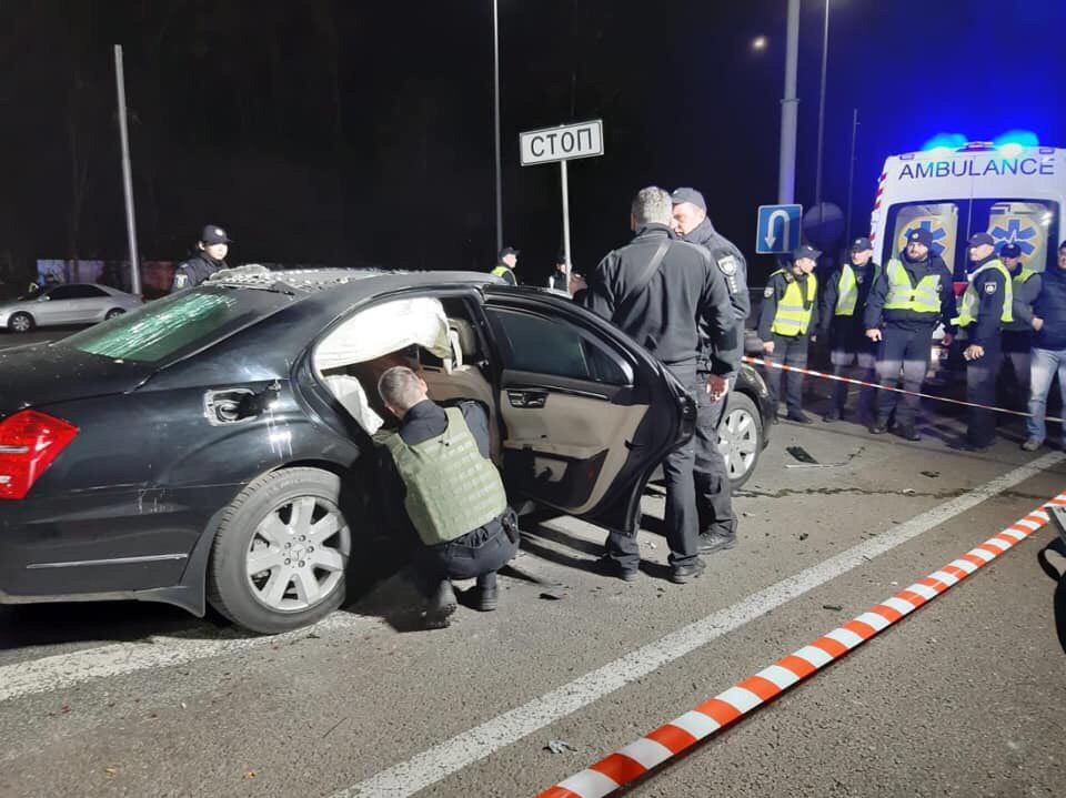 Теракт на Житомирской трассе в Киеве: мотоциклист подорвал Mercedes (ФОТО, ВИДЕО)