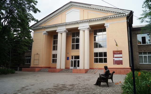 Возле Запорожского областного театра кукол планируют обустроить часть сквера (ДОКУМЕНТ)