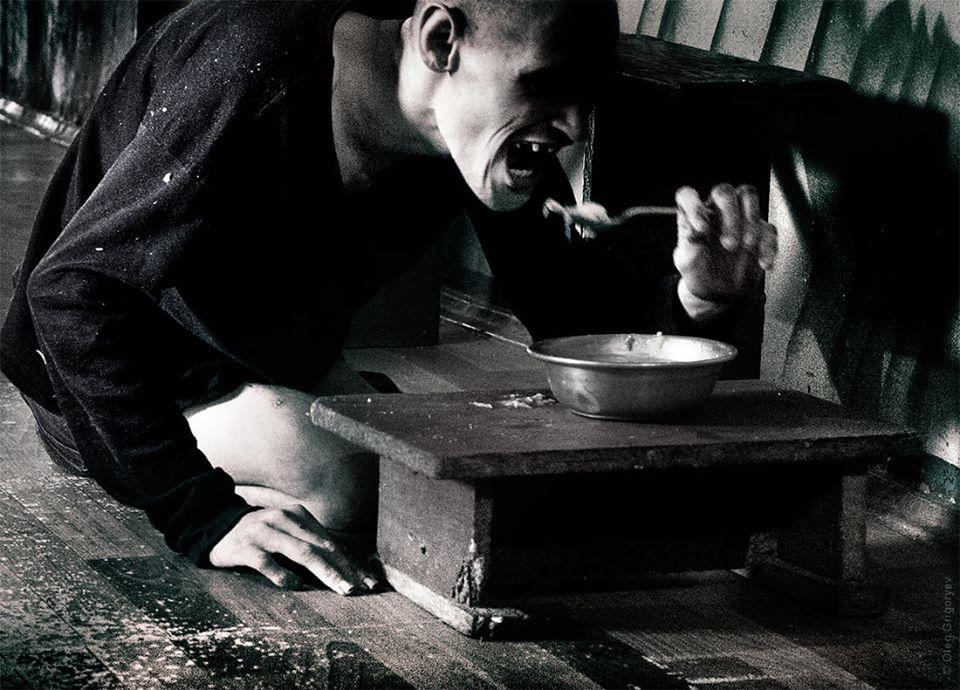 “Їдять з підлоги”: адвокат розповів моторошні деталі психлікарні на Дніпропетровщині (фото)