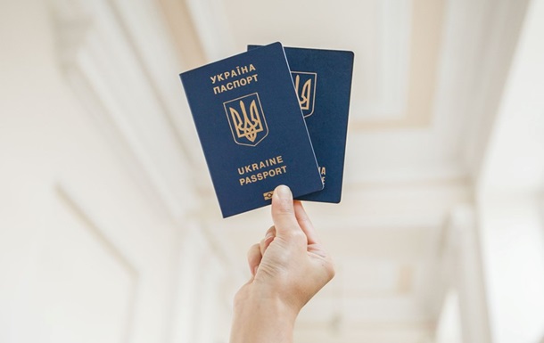 Обнародован текст закона о получения гражданства беженцам из РФ