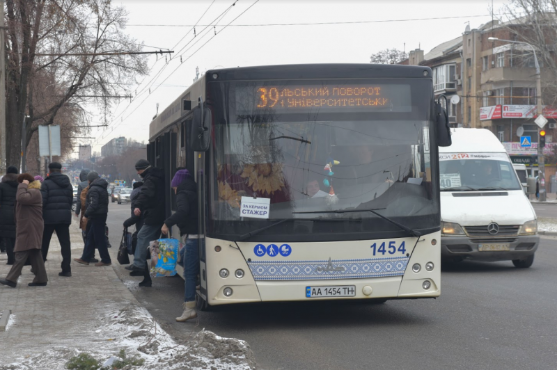 В Запорожье хулиган устроил погром в общественном транспорте