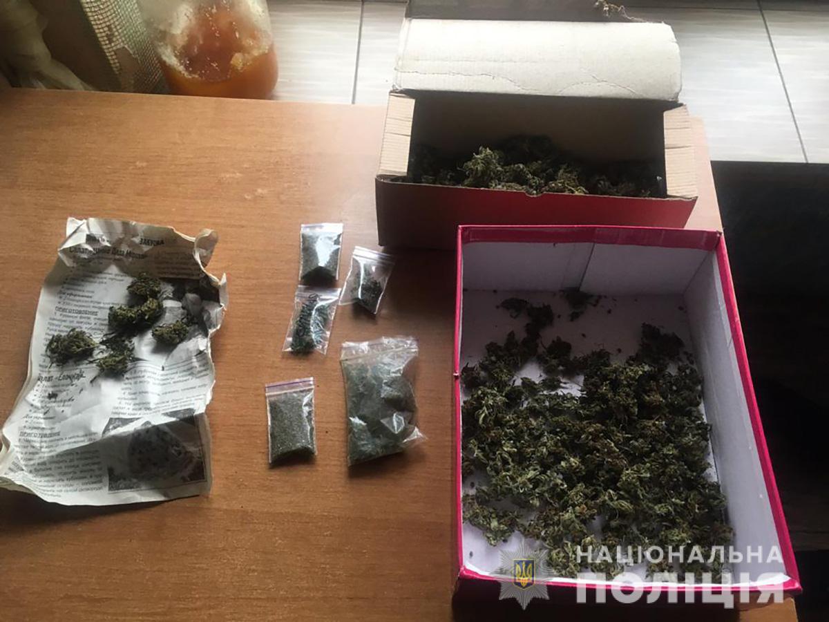 В Запорожье в квартире местного жители обнаружили наркопритон (ФОТО)