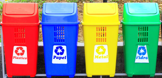 В одной из школ Запорожья впервые начали сортировать мусор (ВИДЕО)