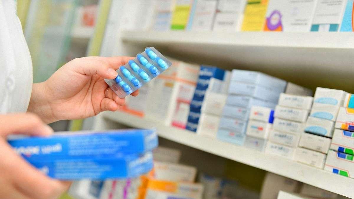 В Запорожской области в аптеке продавали запрещенные лекарства (ФОТО)