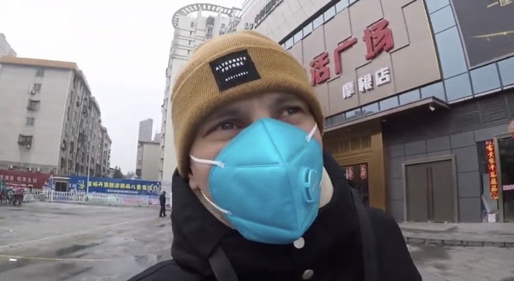Люди в панике, но не все: парень из Запорожья рассказал о короновирусе в Китае (ВИДЕО)