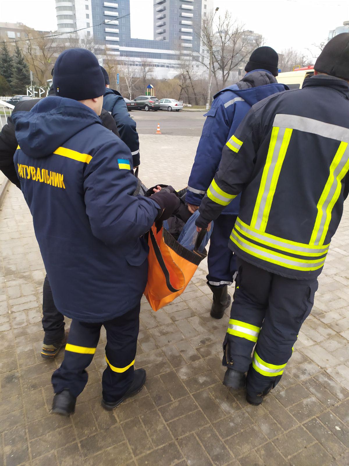 В Запорожье во время крещенских купаний мужчине стало плохо (ФОТО)