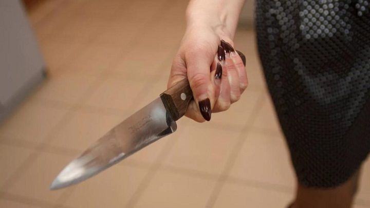 В Запорожье женщине, которая ночью набросилась на своих детей с ножом, продлили меру пресечения