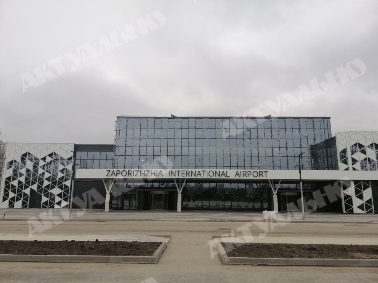 Запорожье в п(р)олёте: Что происходит и будет происходить с запорожским аэропортом?