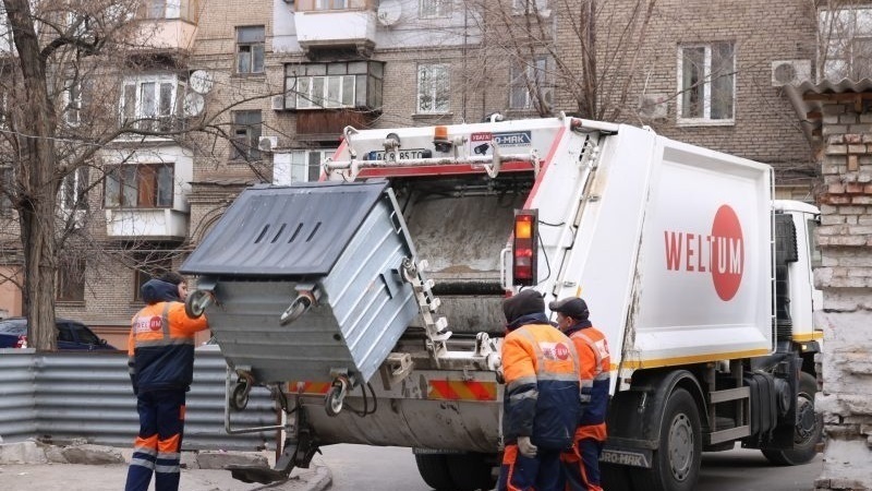 Стало известно, сколько тонн мусора вывезли с главных площадей Запорожья после новогодних праздников