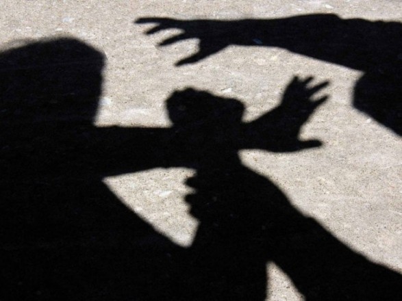 “Держит в страхе своих соседей”: в Запорожье психически нездоровый человек напал на девочку