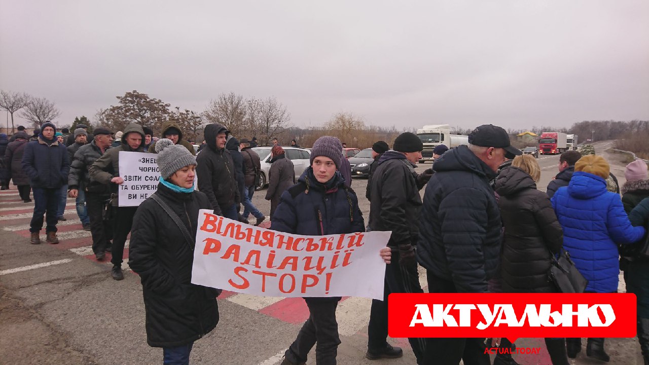 В Запорожской области митингующие перекрыли трассу (ФОТО, ВИДЕО)