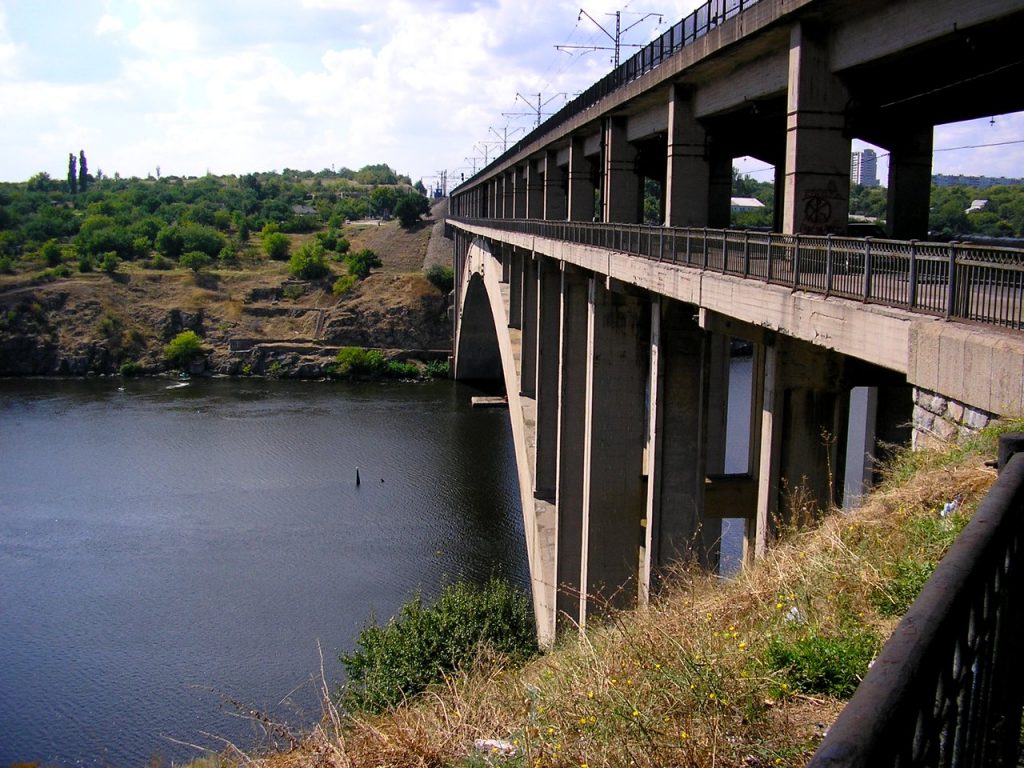 В Запорожье несколько часов движение по мосту Преображенского будет закрыто
