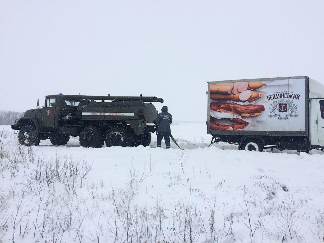 На запорожских трассах из-за непогоды в кювете оказалось 27 автомобилей