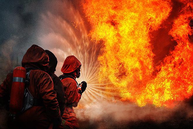 В Запорожской области случайные прохожие спасли из пожара двух девочек (ФОТО)