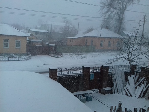 Украину засыпает снегом (ФОТО,ВИДЕО)