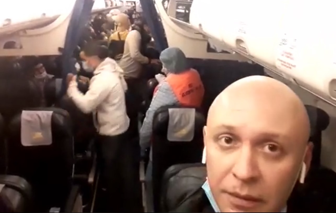 В Киев прилетел самолёт из Милана на борту которого имоверно большое количество больных коронавирусом