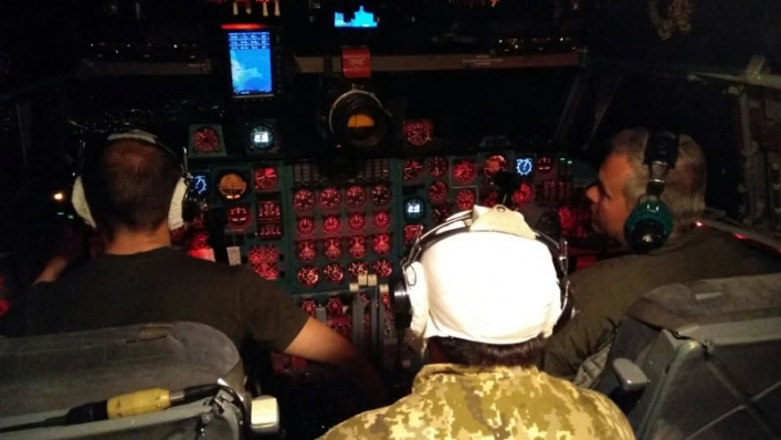 Мелитопольские летчики, доставившие китайский медицинский груз, отправились на самоизоляцию на берег Азовского моря