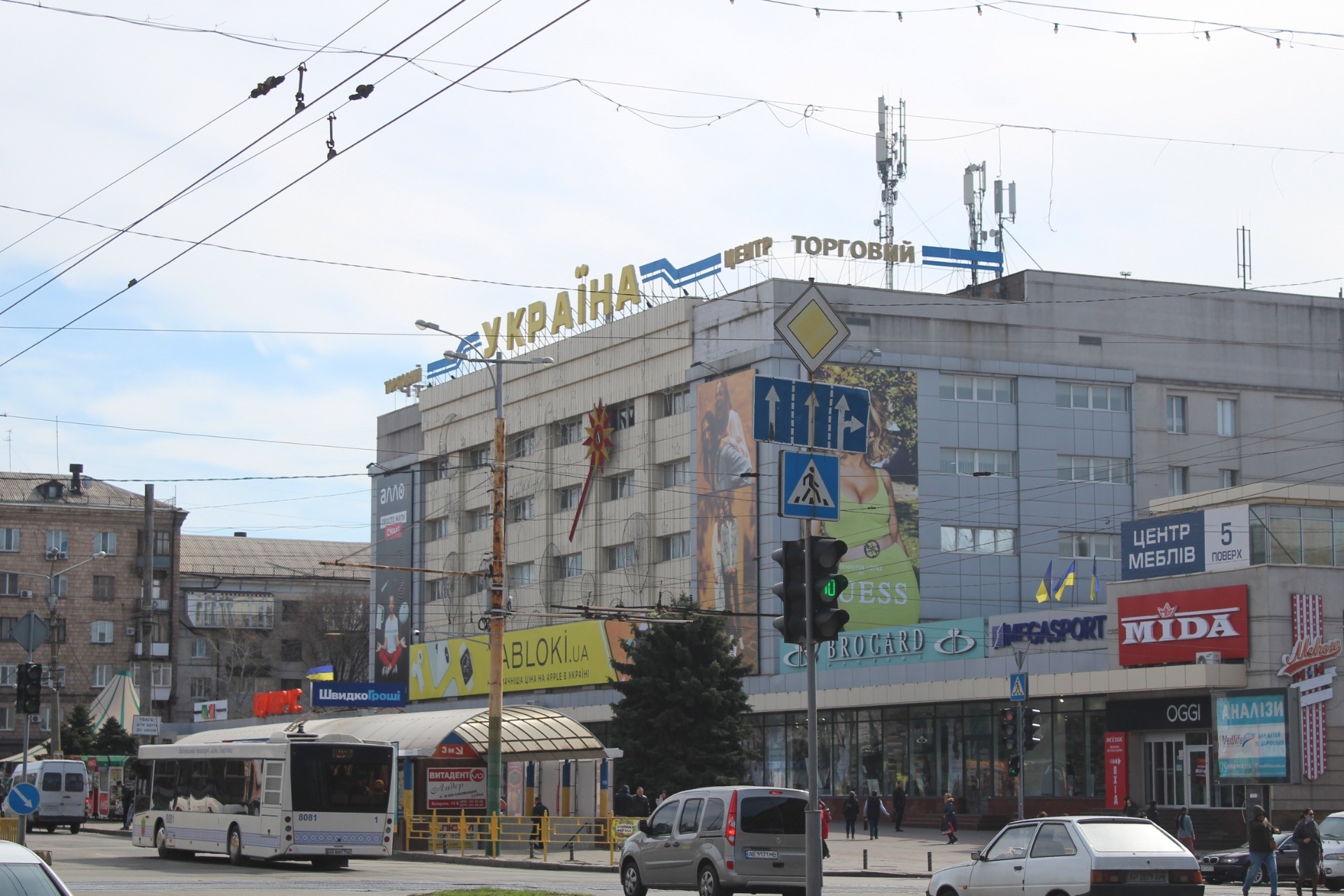 Карантин, штрафы и лишение свободы: в Запорожье в ТЦ «Украина» во время рейда обнаружили работающие заведения (ФОТО)