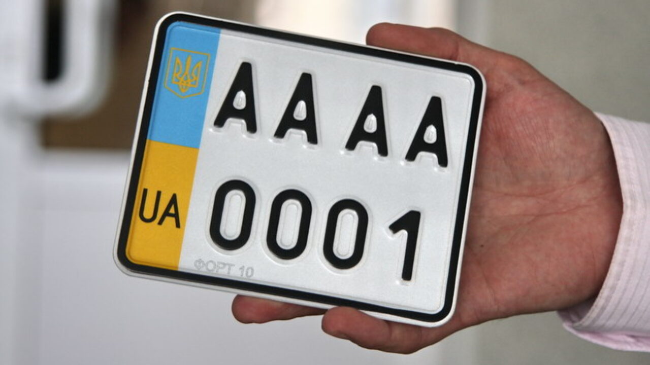 “Номера по цене авто”: в Запорожской области заметили ржавый ГАЗ с “крутыми” номерными знаками (ФОТОФАКТ)